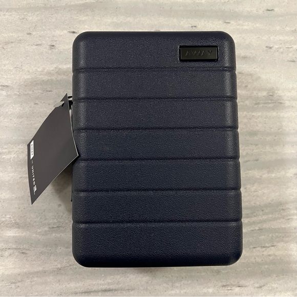 United Polaris Flight Away Travel Toiletry Amenities Kit - Picture 3 of 13